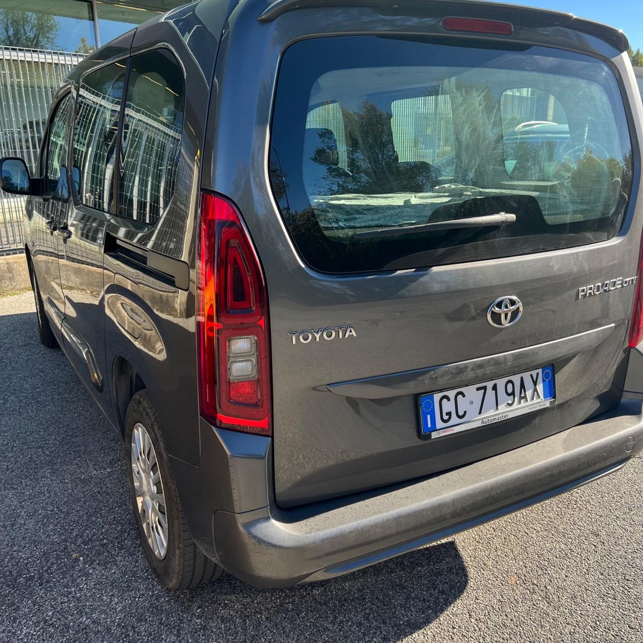 Toyota Proace City Verso 1.2 110 CV S&S Short D Lounge
