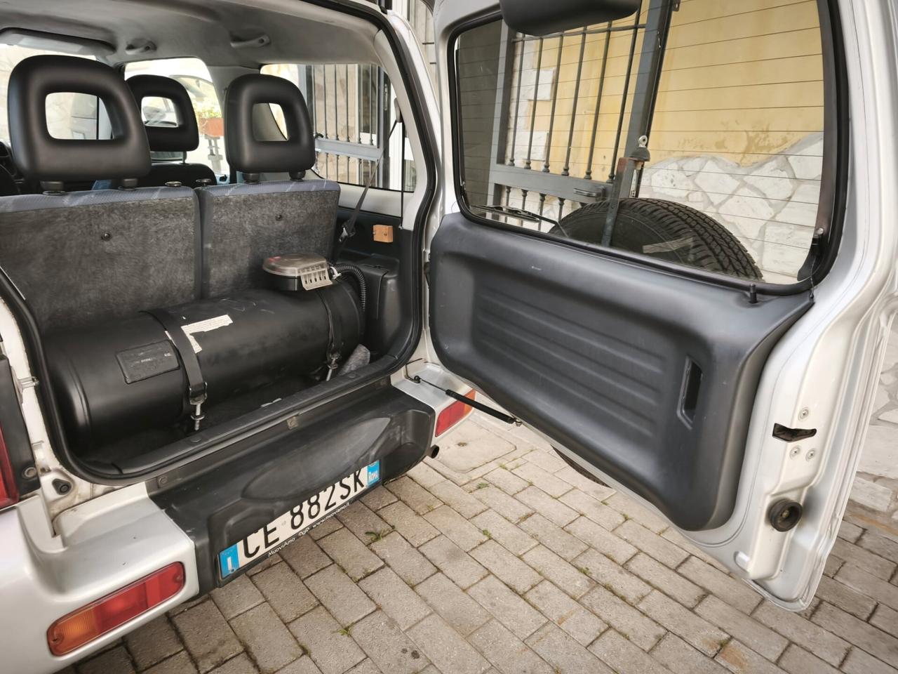 Suzuki Jimny 1.3i 16V cat 4WD JLX