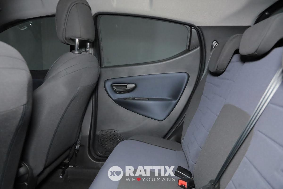 Lancia Ypsilon 1.0 Firefly Hybrid 70CV Platino