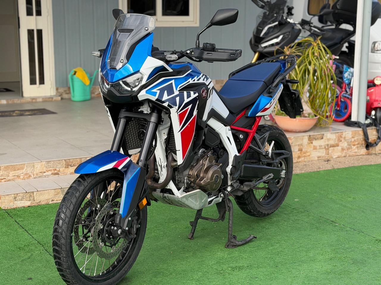 Honda Africa Twin CRF 1100 Automatica 9Mila km Nuova