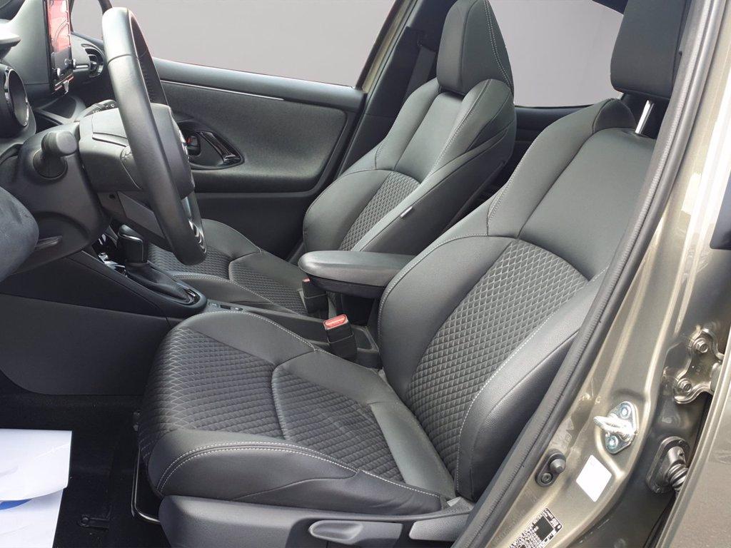 TOYOTA Yaris 1.5h lounge del 2022
