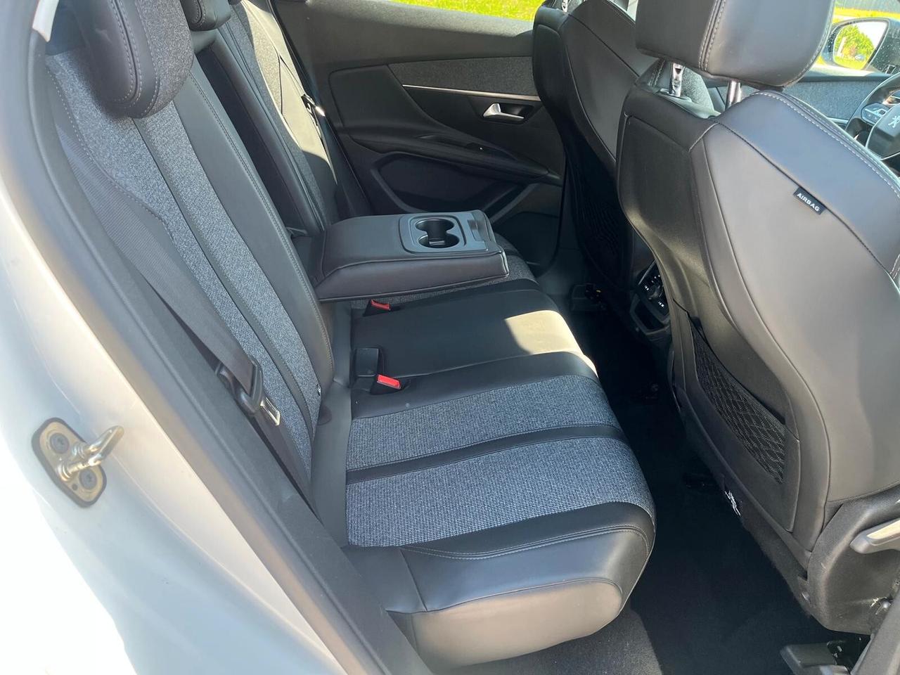 Peugeot 3008 BlueHDi 130 S&S EAT8 Allure