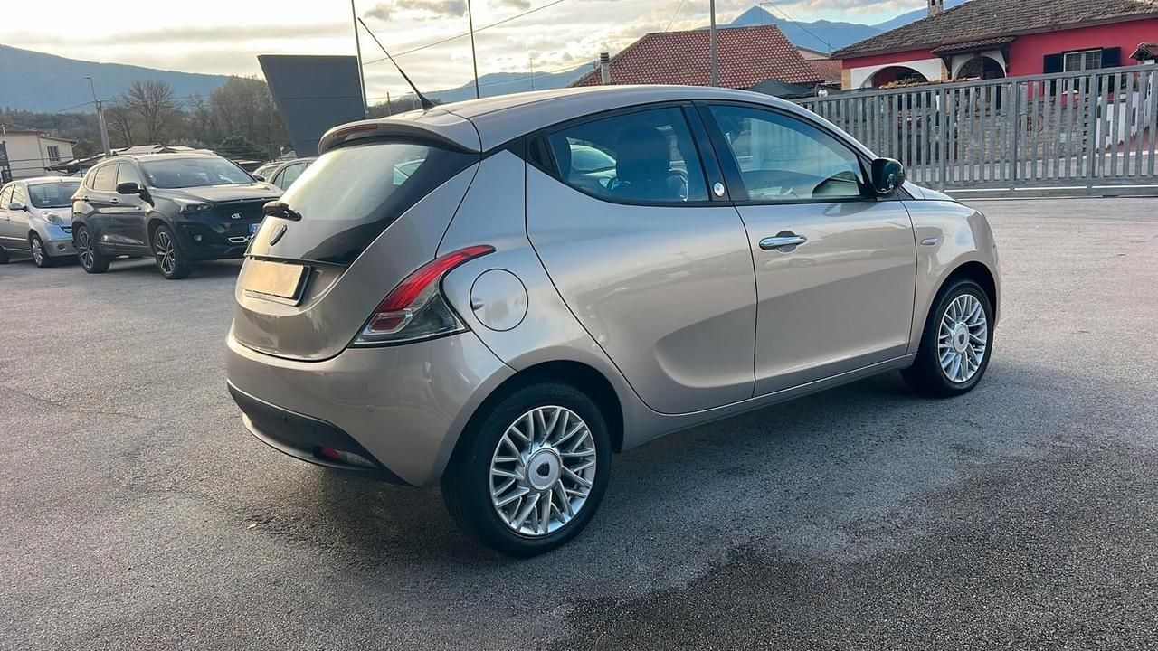 Lancia Ypsilon 1.2 69 CV 5 porte GPL Ecochic Silver NEOPATENTATI