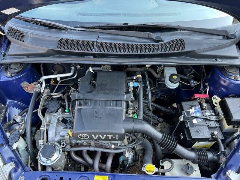 Toyota Yaris 1.0i 16V cat 5 porte Sol