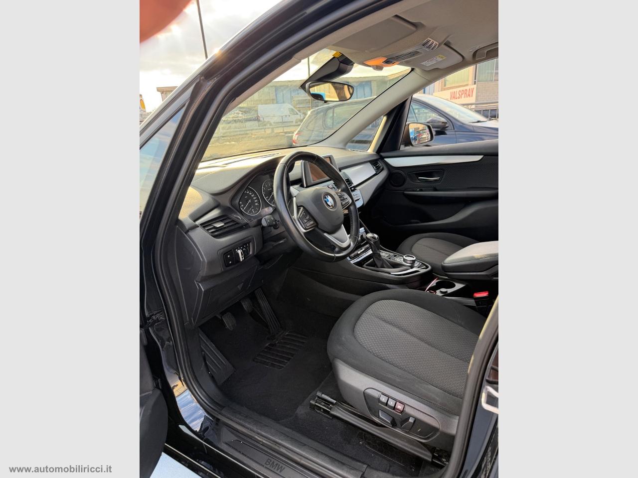 BMW 220i Active Tourer Advantage