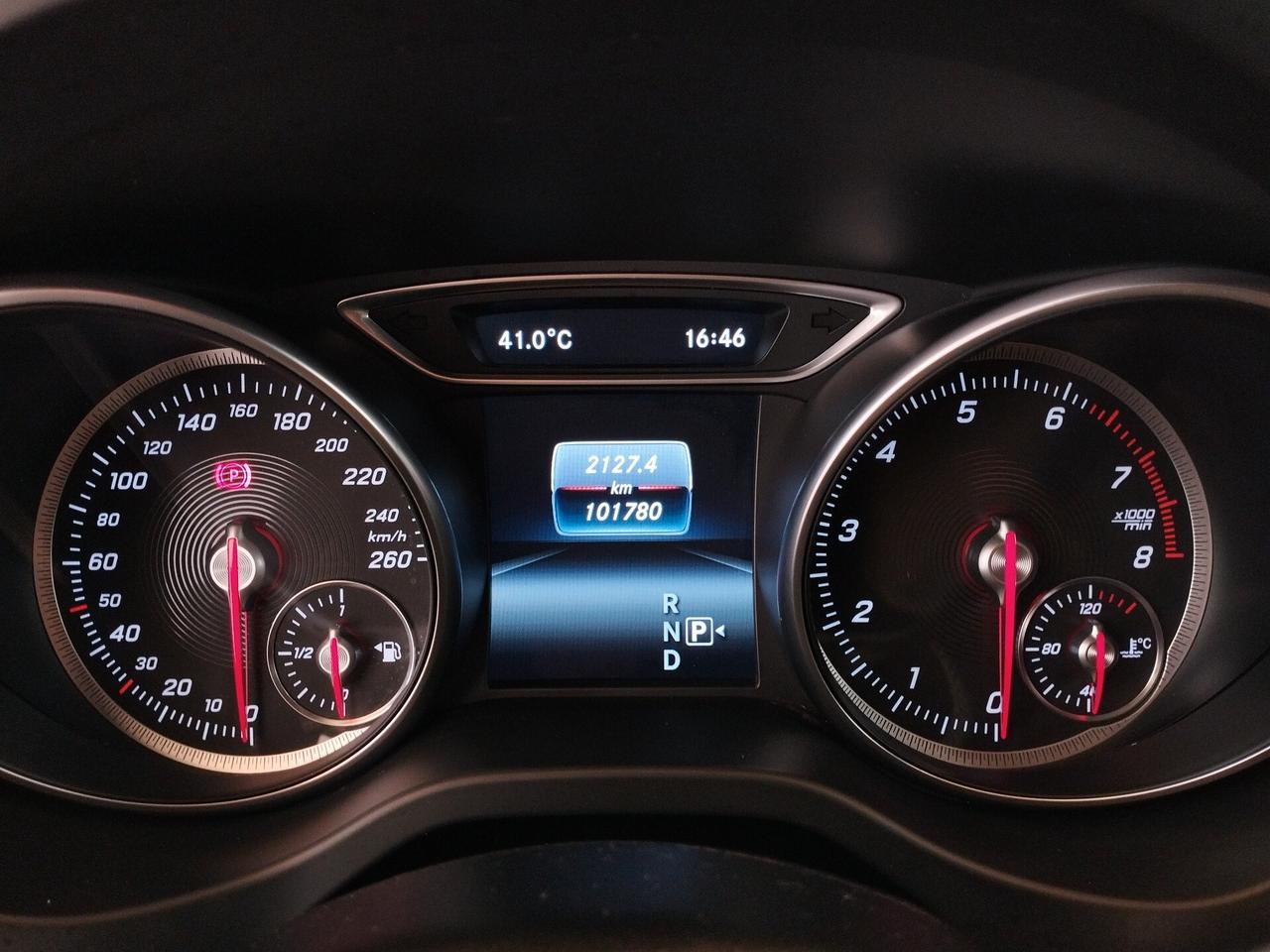 Mercedes-benz GLA 180 Night Edition- NEOPATENTATI