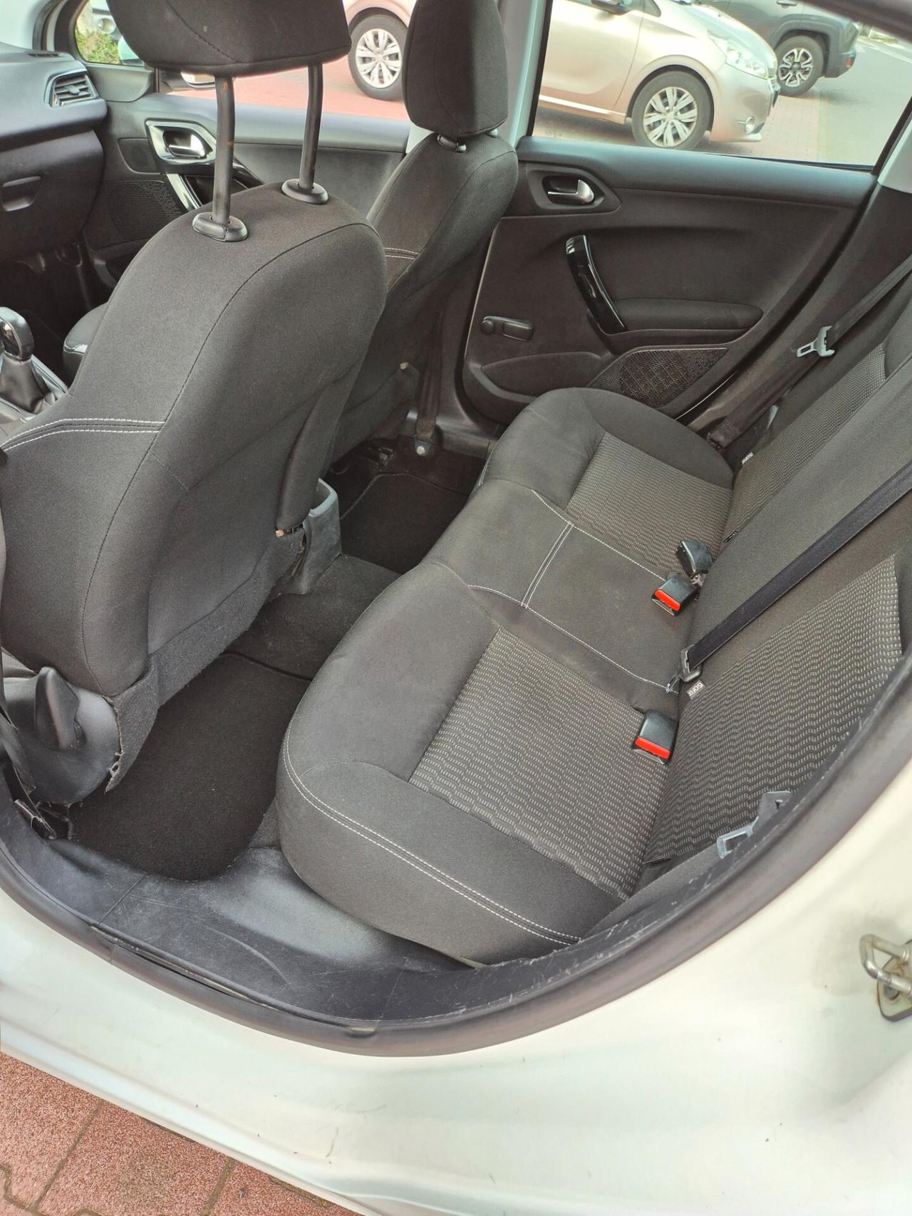 Peugeot 208 PureTech 82 5 porte Allure