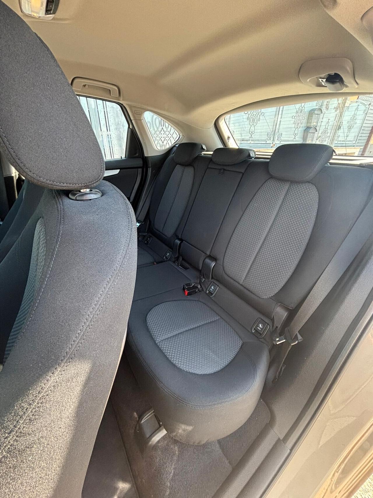 Bmw Serie 2 218d Luxury AUTOMATICO ANNO 2015