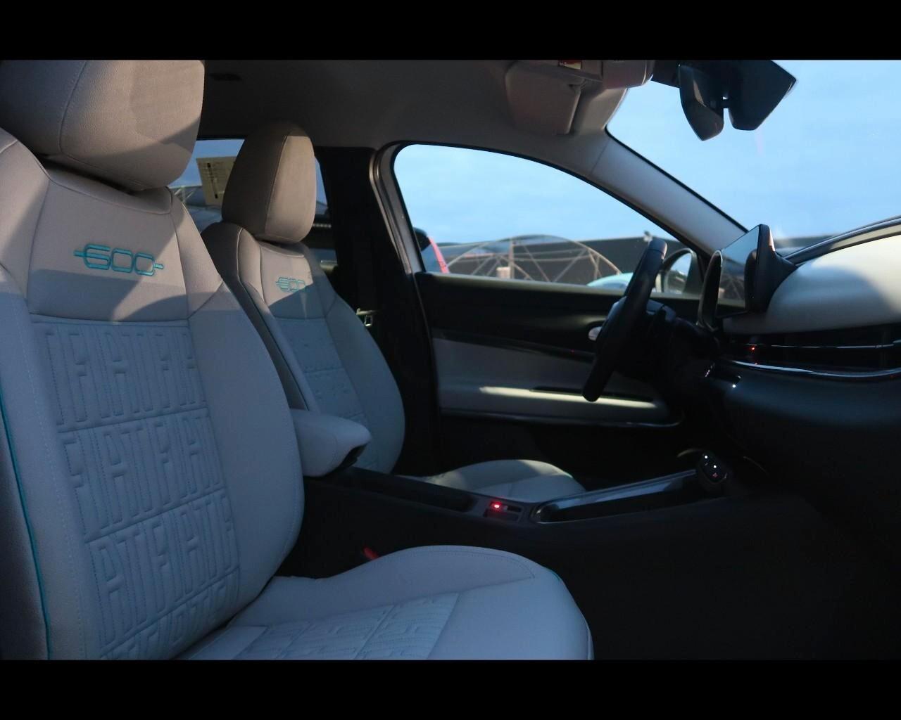 Fiat 600 Hybrid 110 CV DCT MHEV La Prima