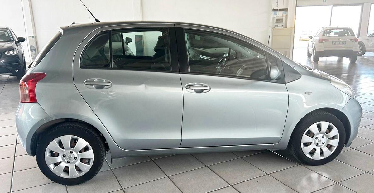 Toyota Yaris 1.3 5 porte Luna