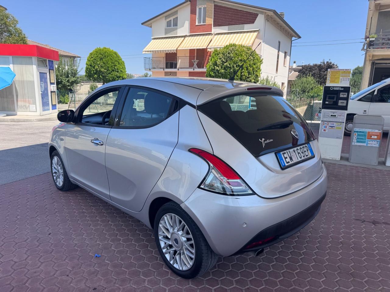 Lancia Ypsilon 1.2 69 CV 5 porte GPL Ecochic Platinum