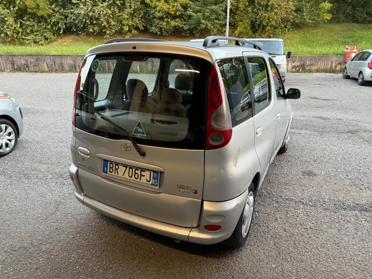 Toyota Yaris 1.3i 16V cat 5 porte Luna