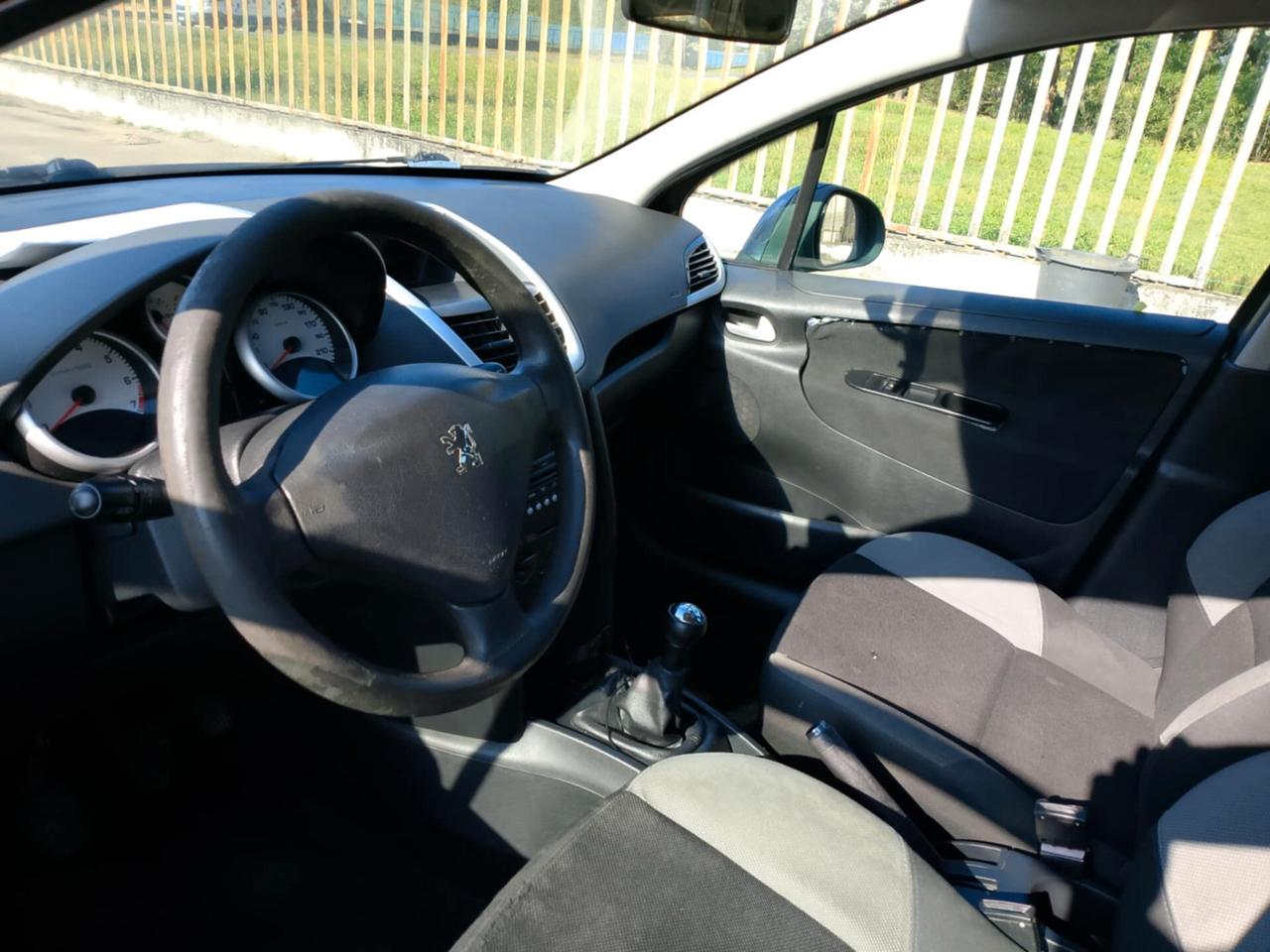 Peugeot 207 1.4 GPL motore solo 130 mila km