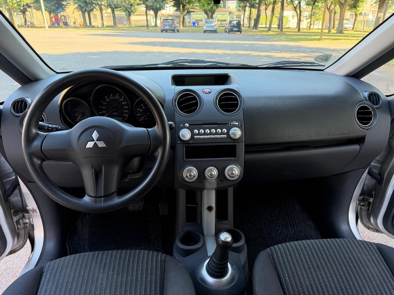 Mitsubishi Colt 1.5BENZINA 110cv automatica