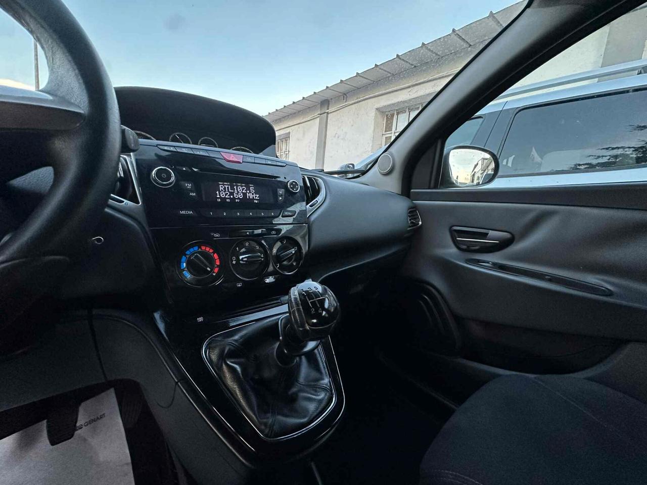 Lancia Ypsilon 1.2 69 CV 5 porte S&S Silver