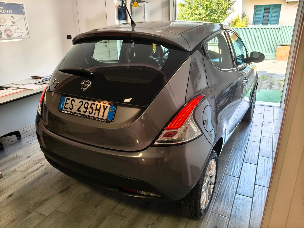 Lancia Ypsilon 5 porte Metano Ecochic Gold