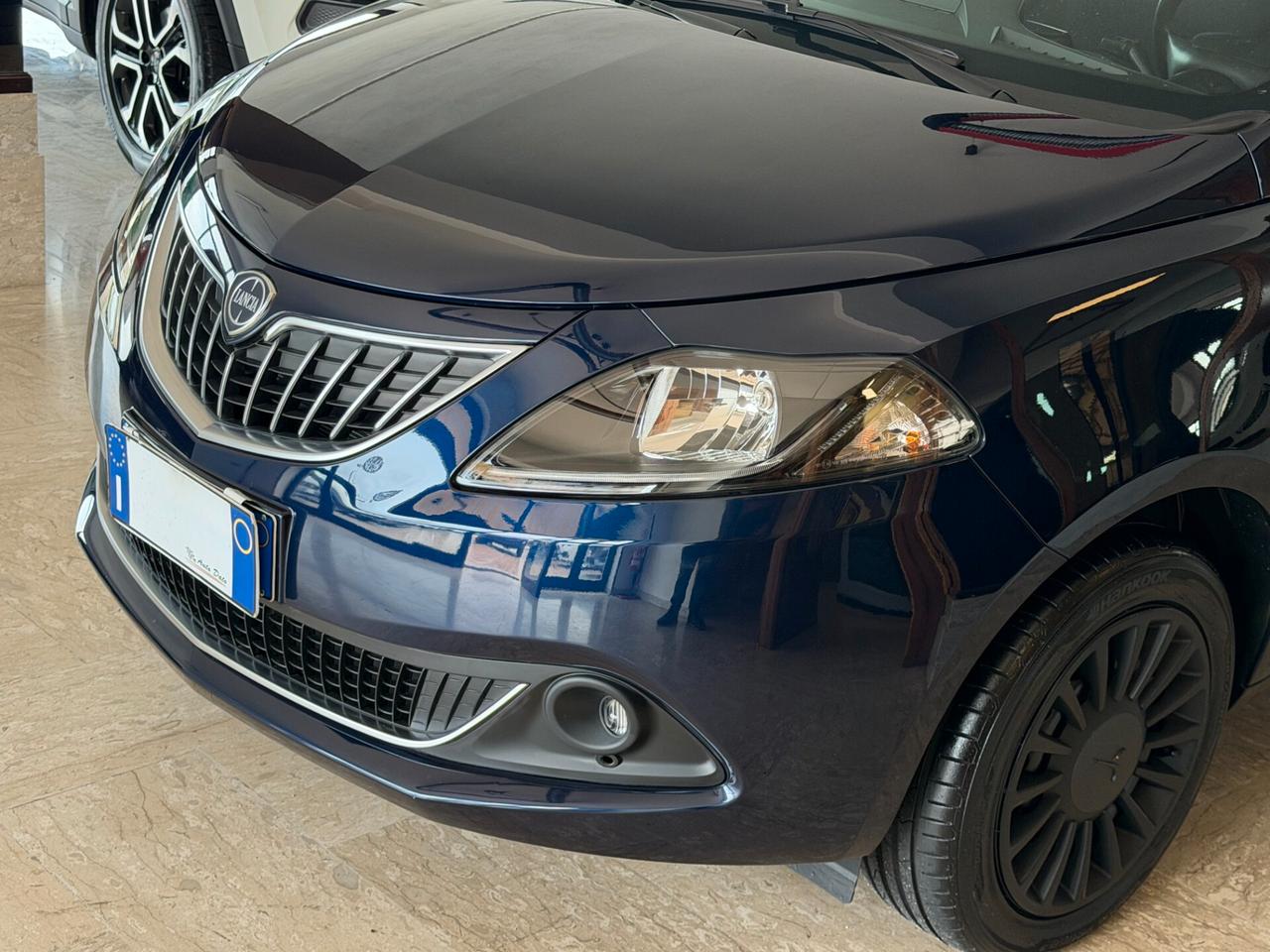 Lancia Ypsilon 1.0 FIREFLY 70 cv. Hybrid SILVER