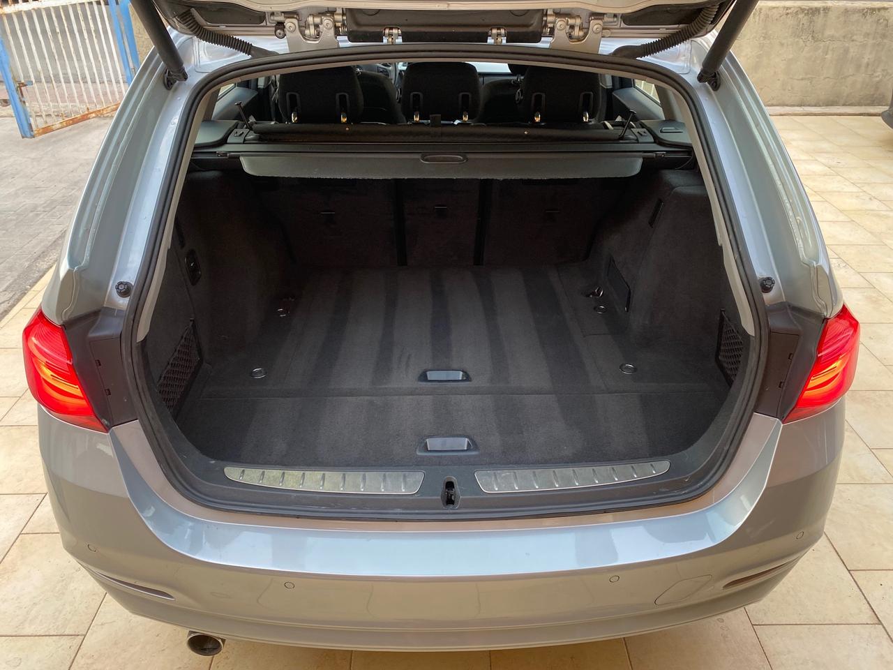 Bmw 318d Touring Automatic - Luxury
