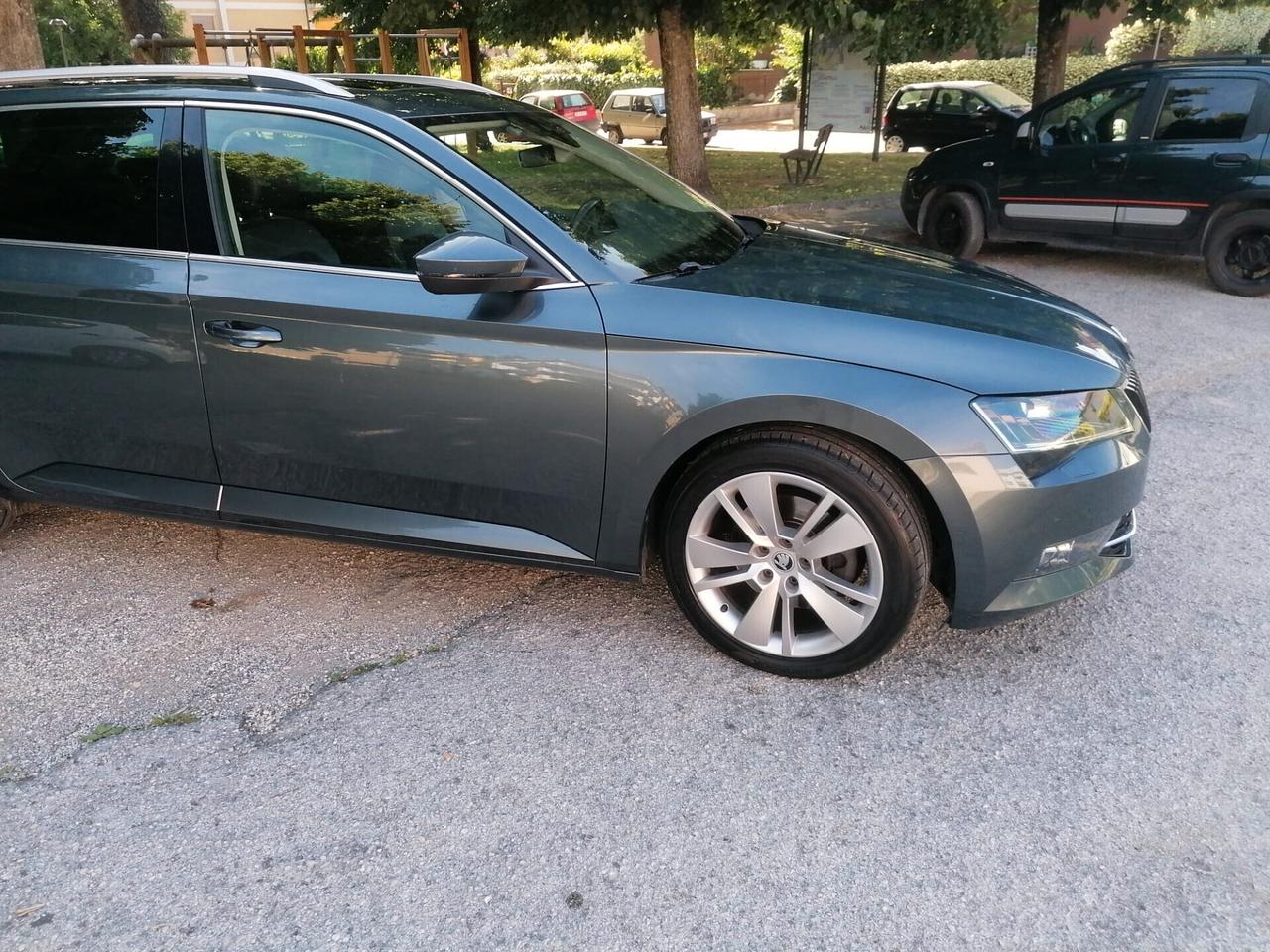 Skoda Superb 2.0 TDI DSG Wagon Executive