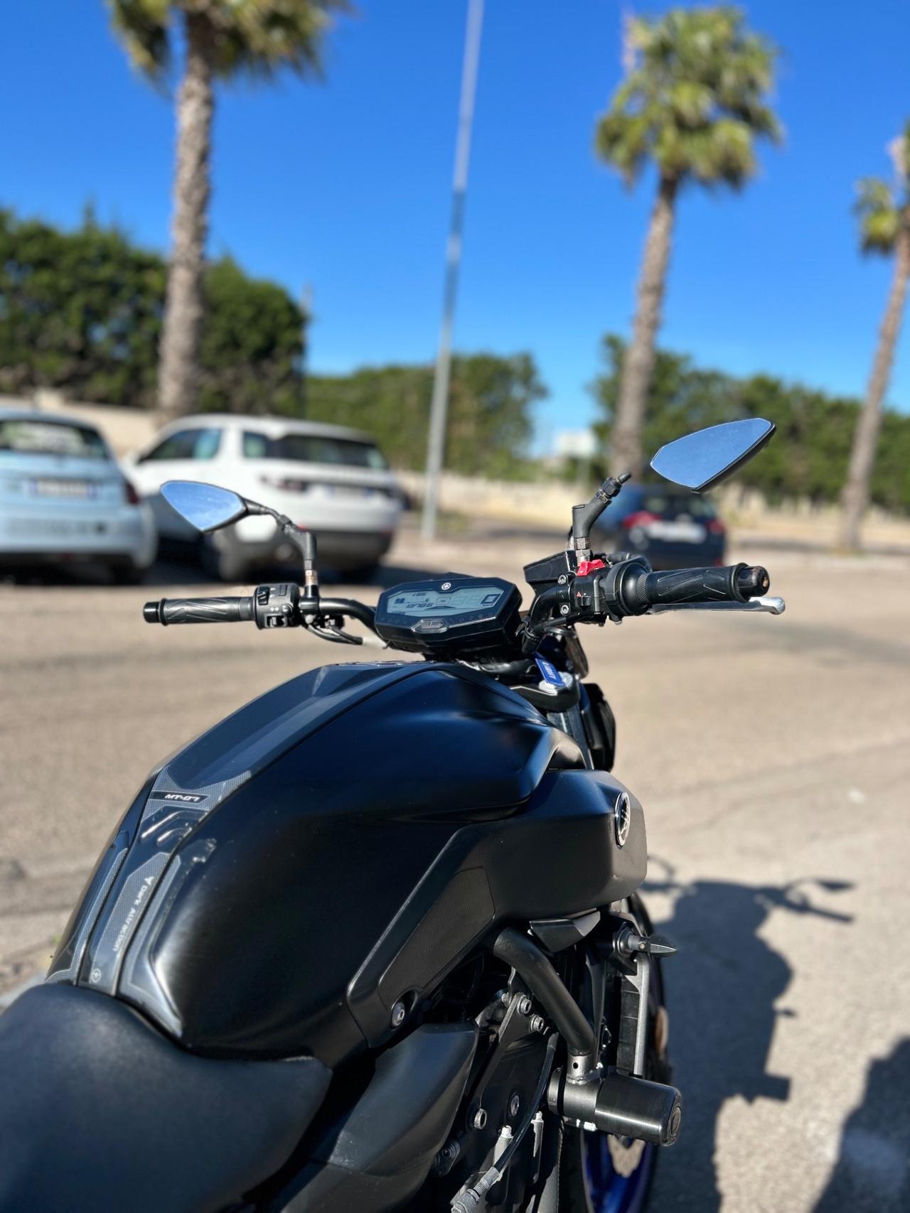 Yamaha MT-07 Strada