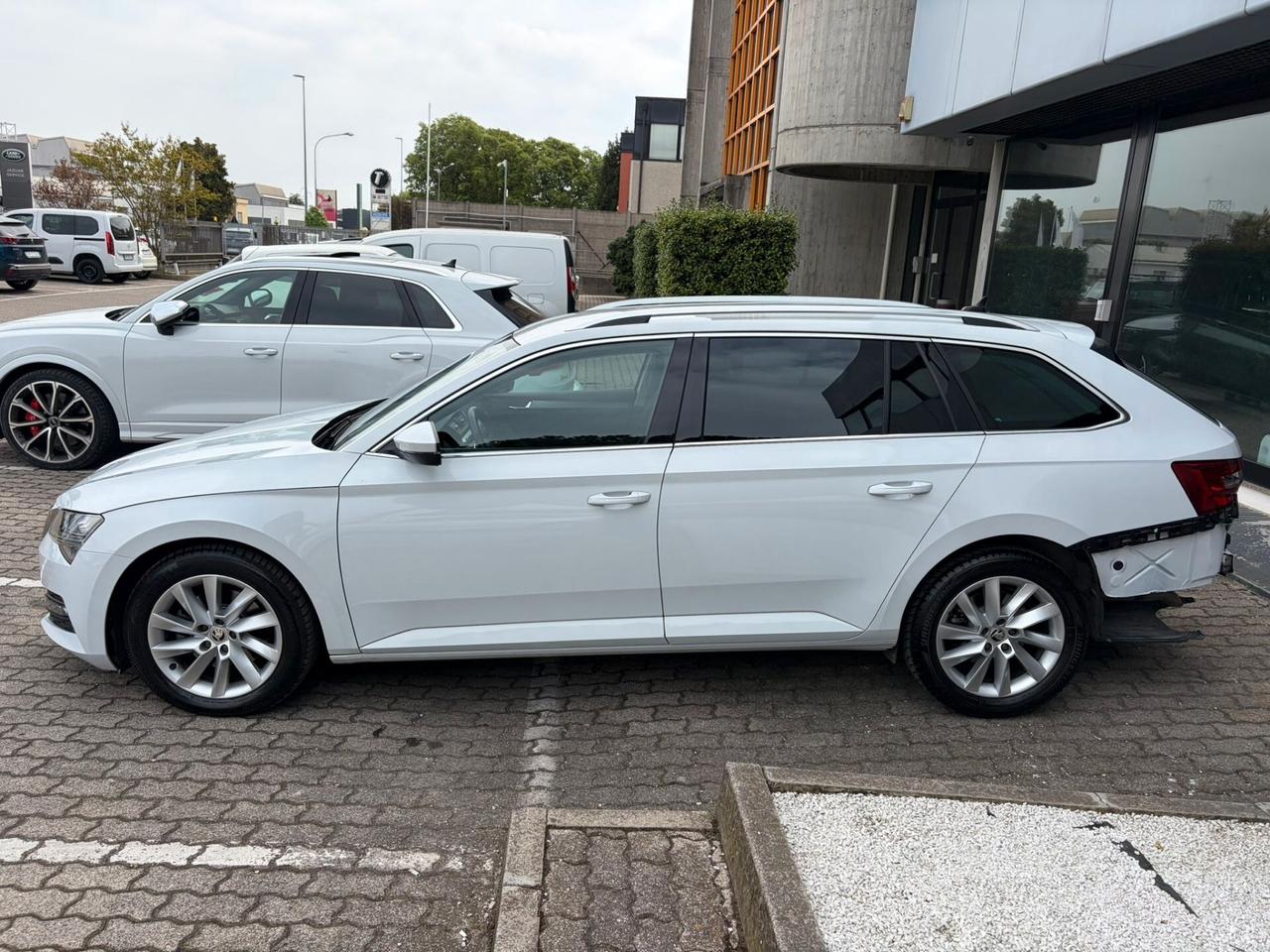 Skoda Superb Wagon 2.0 tdi evo Style 150cv dsg DANNEGGIATA