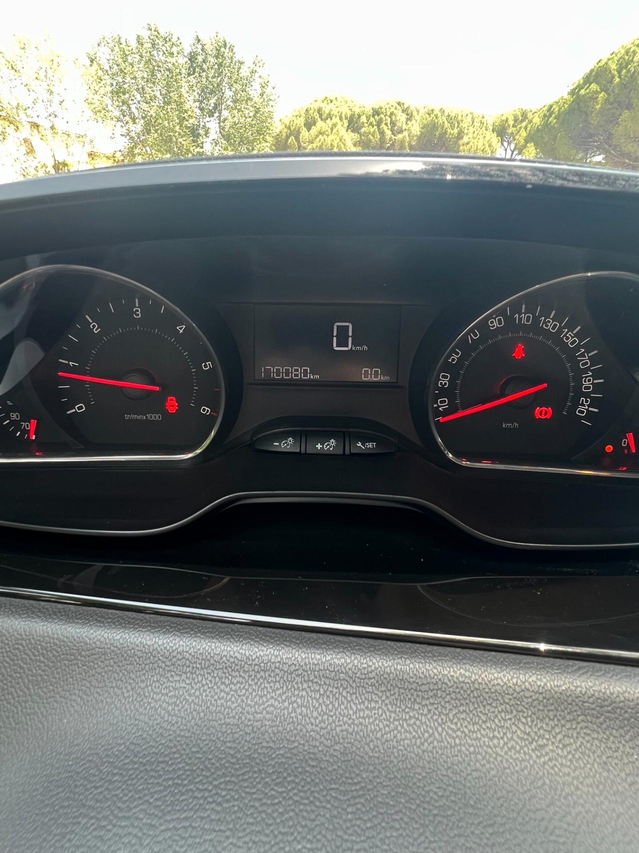 Peugeot 208 1.4 HDi 68 CV 5 porte Allure