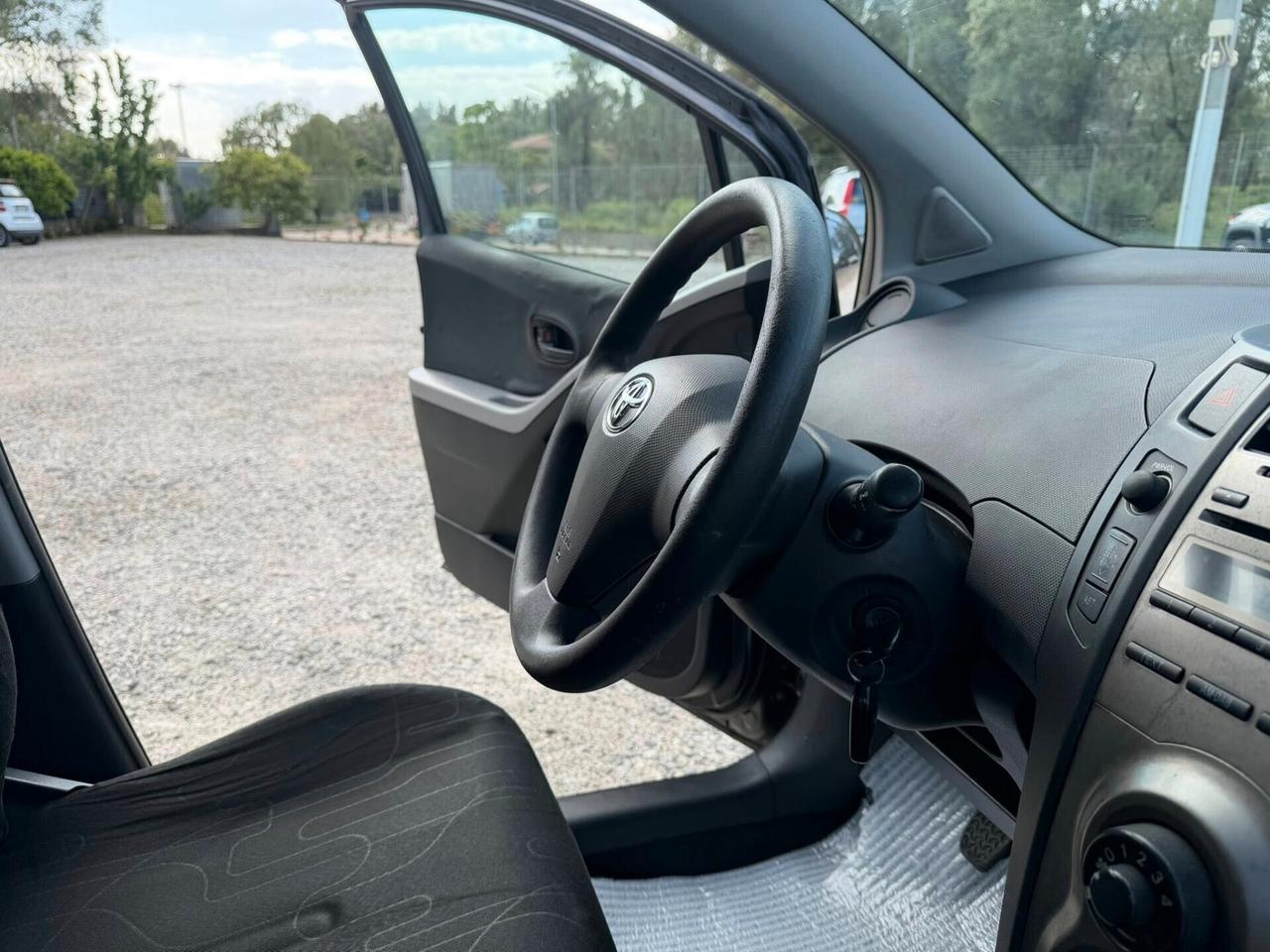 Toyota Yaris 1.0 5 porte Sol