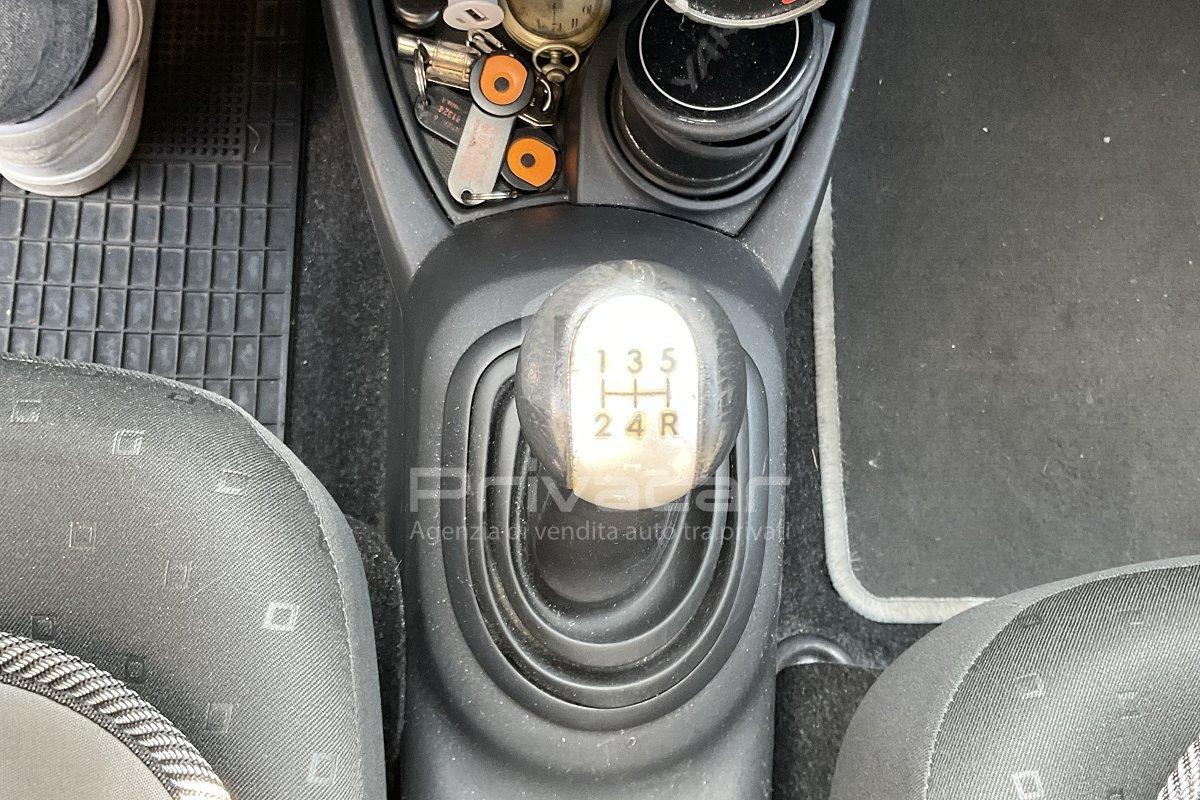 TOYOTA Yaris 1.0 5 porte