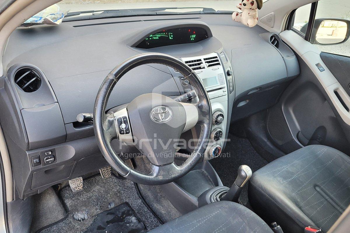 TOYOTA Yaris 1.0 5 porte