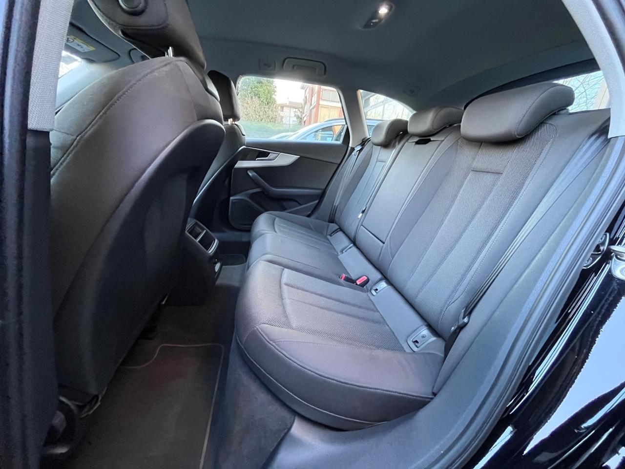 Audi A4 Avant 30 TDI/136 CV S tronic Business Advanced