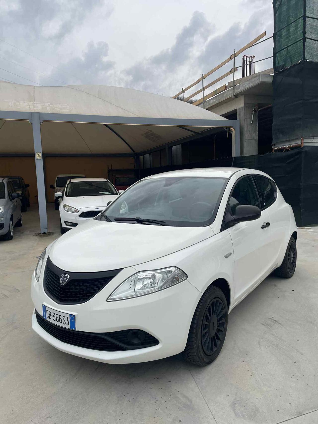 Lancia Ypsilon 1.2 69 CV 5 porte GPL Ecochic Silver