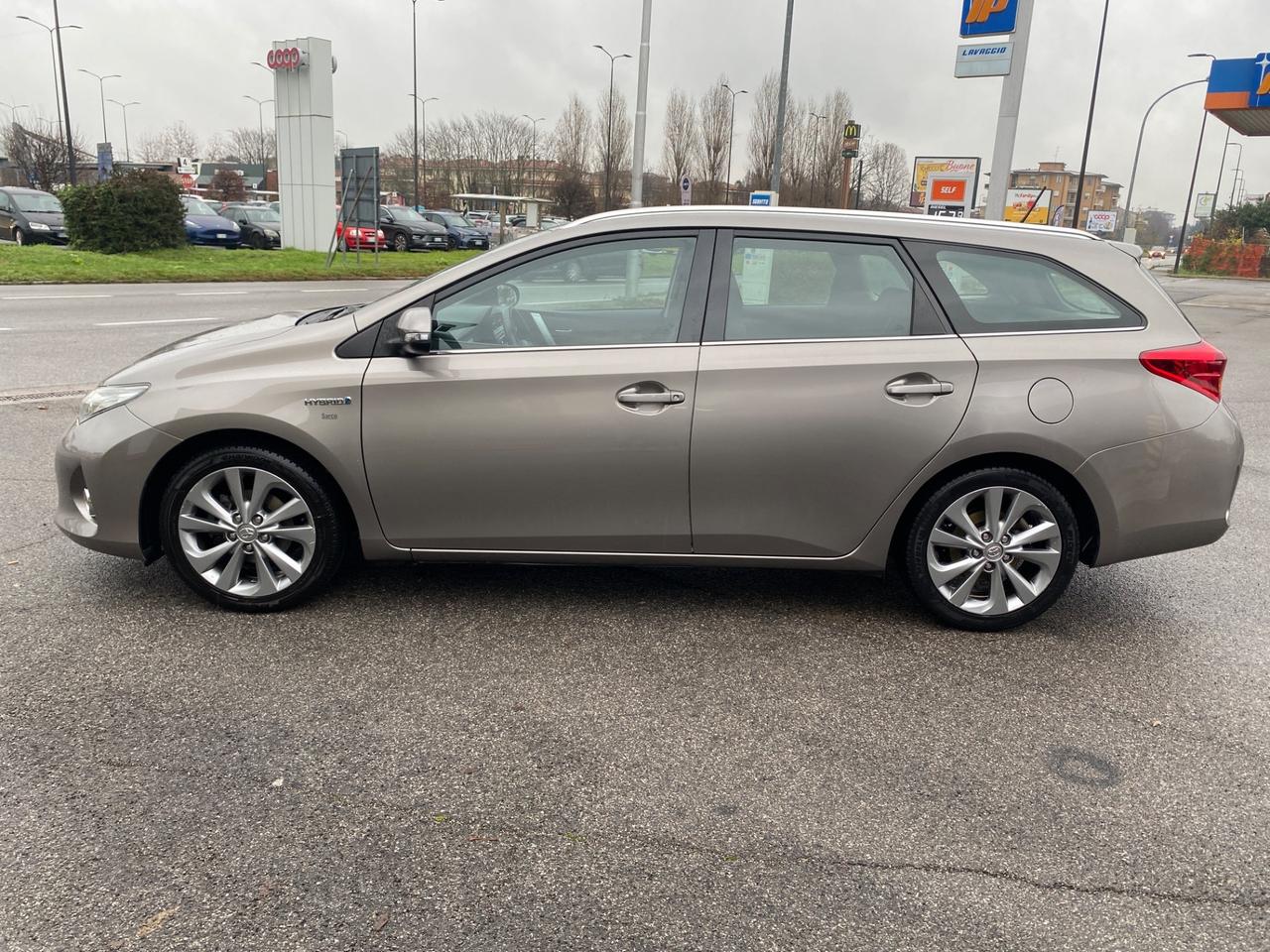 Toyota Auris Touring Sports 1.8 Hybrid Lounge