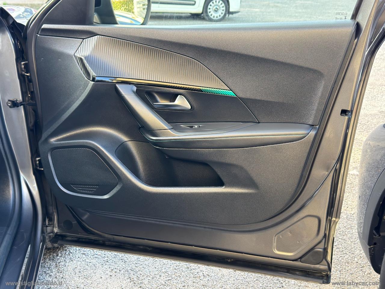 PEUGEOT 2008 BlueHDi 110 S&S Allure