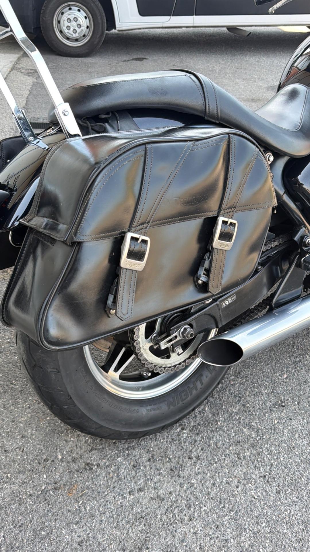Triumph SpeedMaster 900