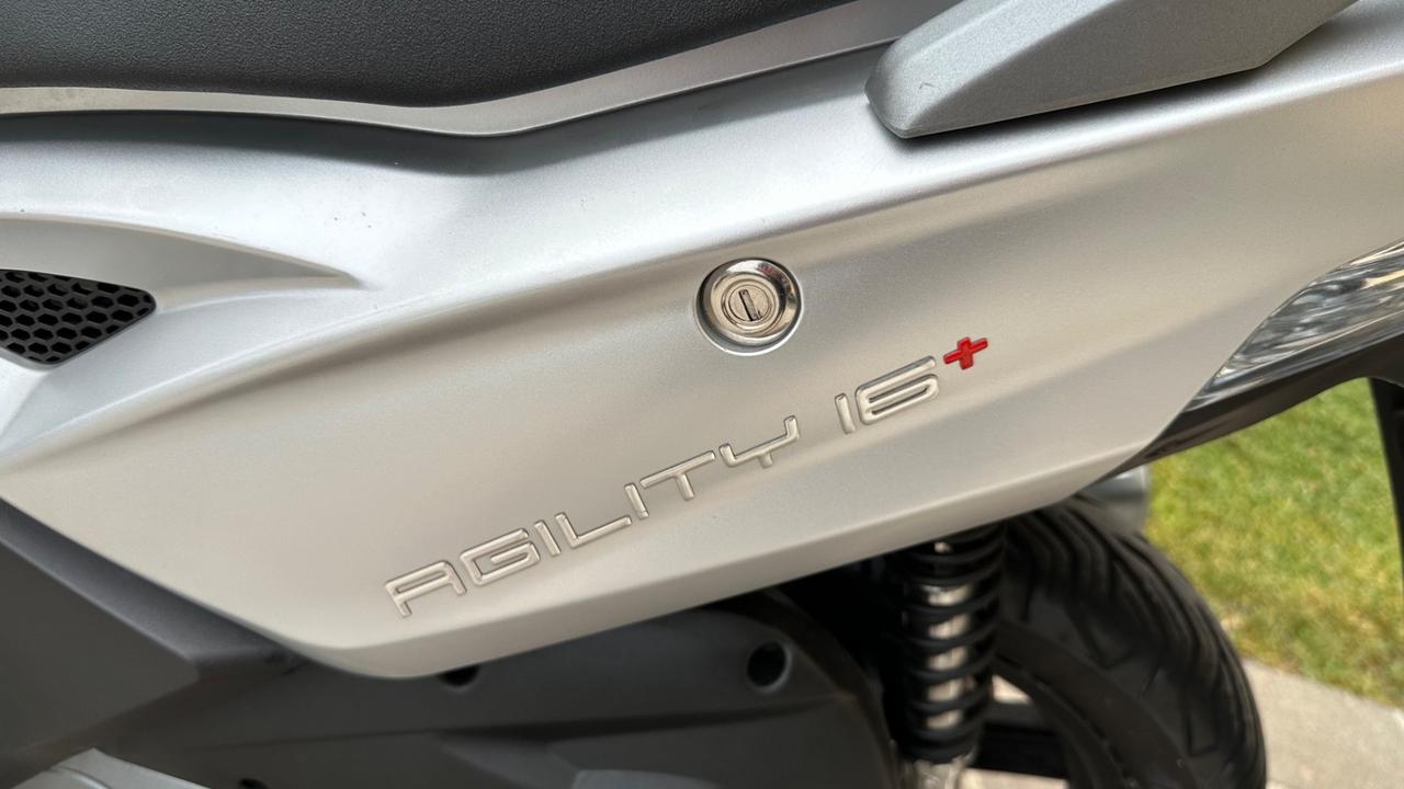 Kymco Agility 125 R 16 Plus Parabrezza e bauletto