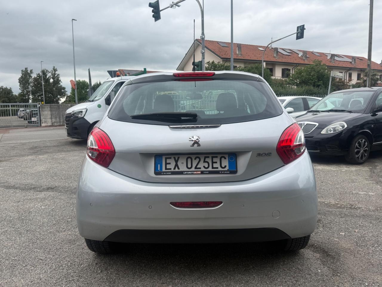 Peugeot 208 1.4 HDi 68 CV 5 porte Allure