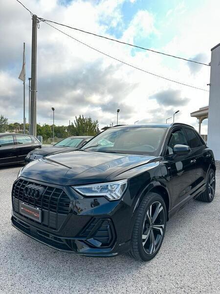 Audi Q3 45 TFSI e S tronic Line Identity Black