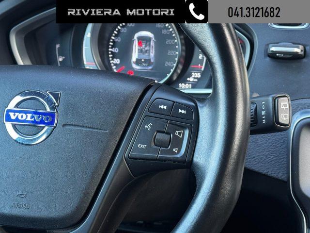 VOLVO V40 D2 R-design Momentum