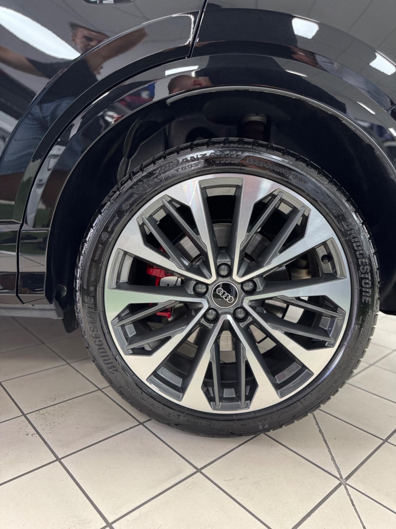 Audi Q2 SQ2 TFSI quattro S tronic sport attitude