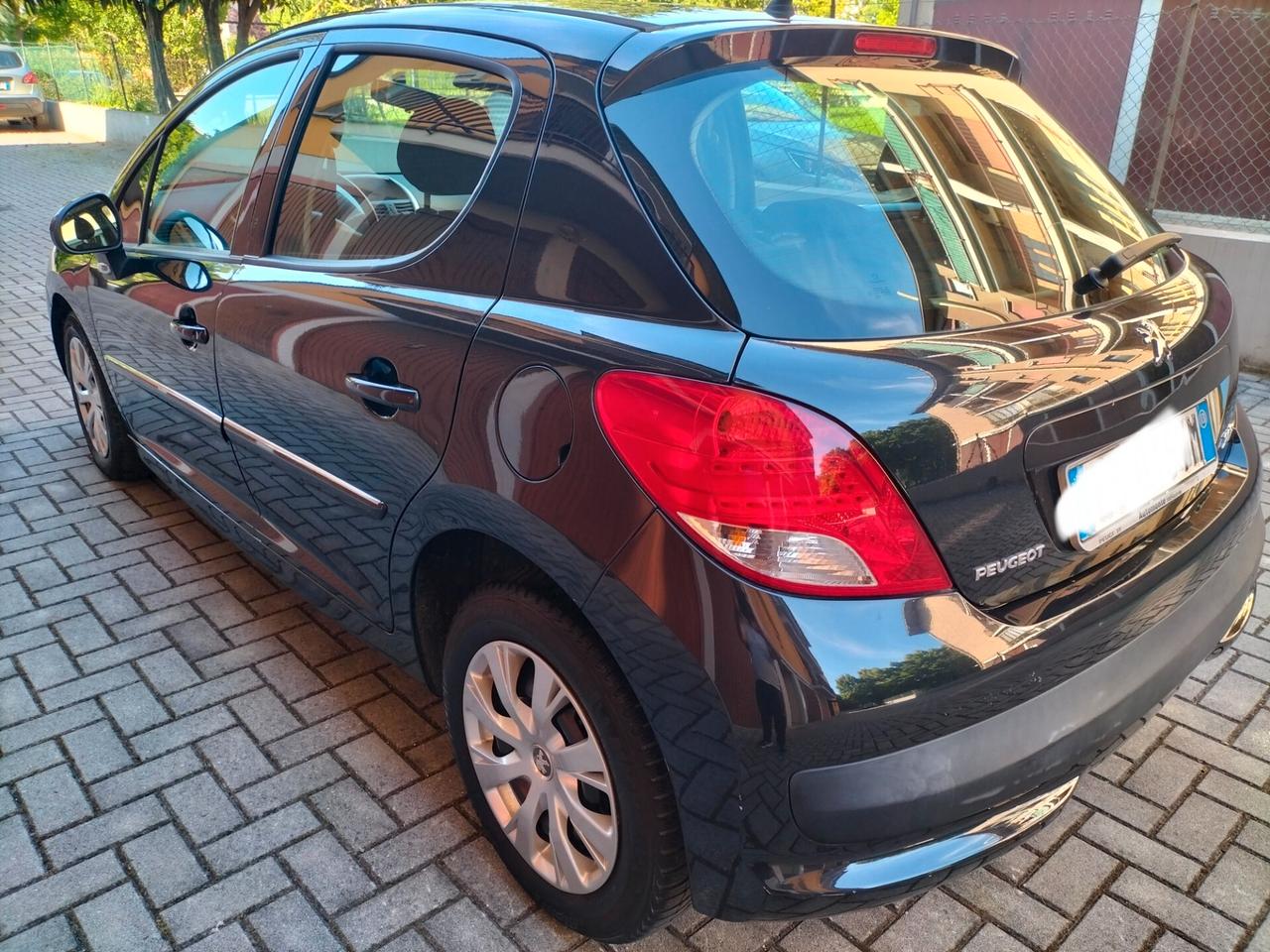 Peugeot 207 GPL OK NEOPATENTATI