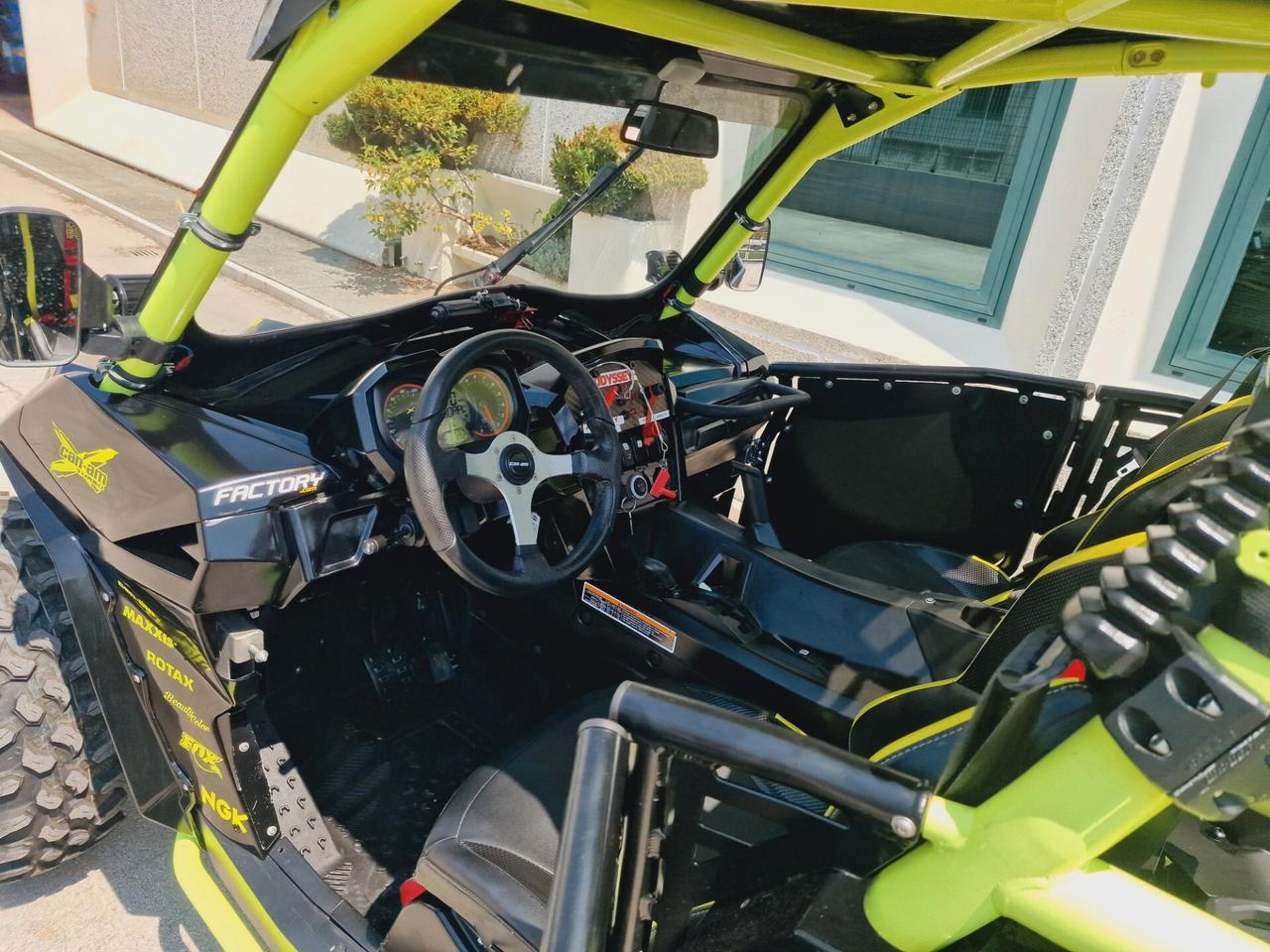 CAN AM MAVERICK TURBO CABINA CHIUSA COMPLETA SCARICHI APERTI