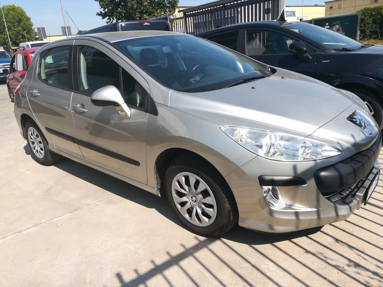 Peugeot 308 1.6 120CV KM 106. 000 BENZINA OK NEOPATENTATI