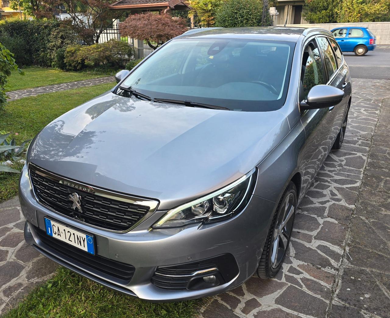 Peugeot 308 BlueHDi 130 S&S EAT8 SW Allure