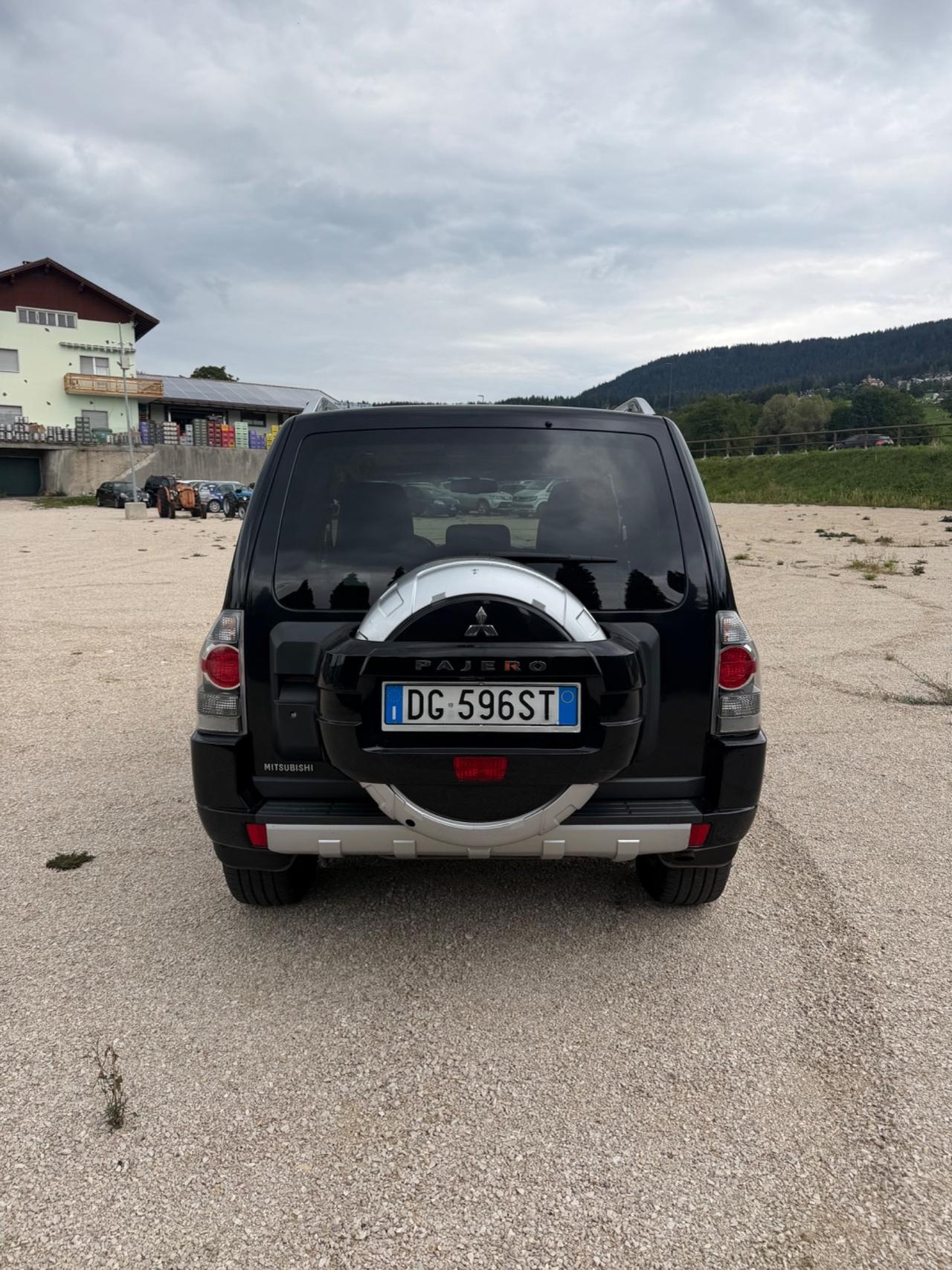 Mitsubishi Pajero 3.2 DI-D 16V aut. 3p