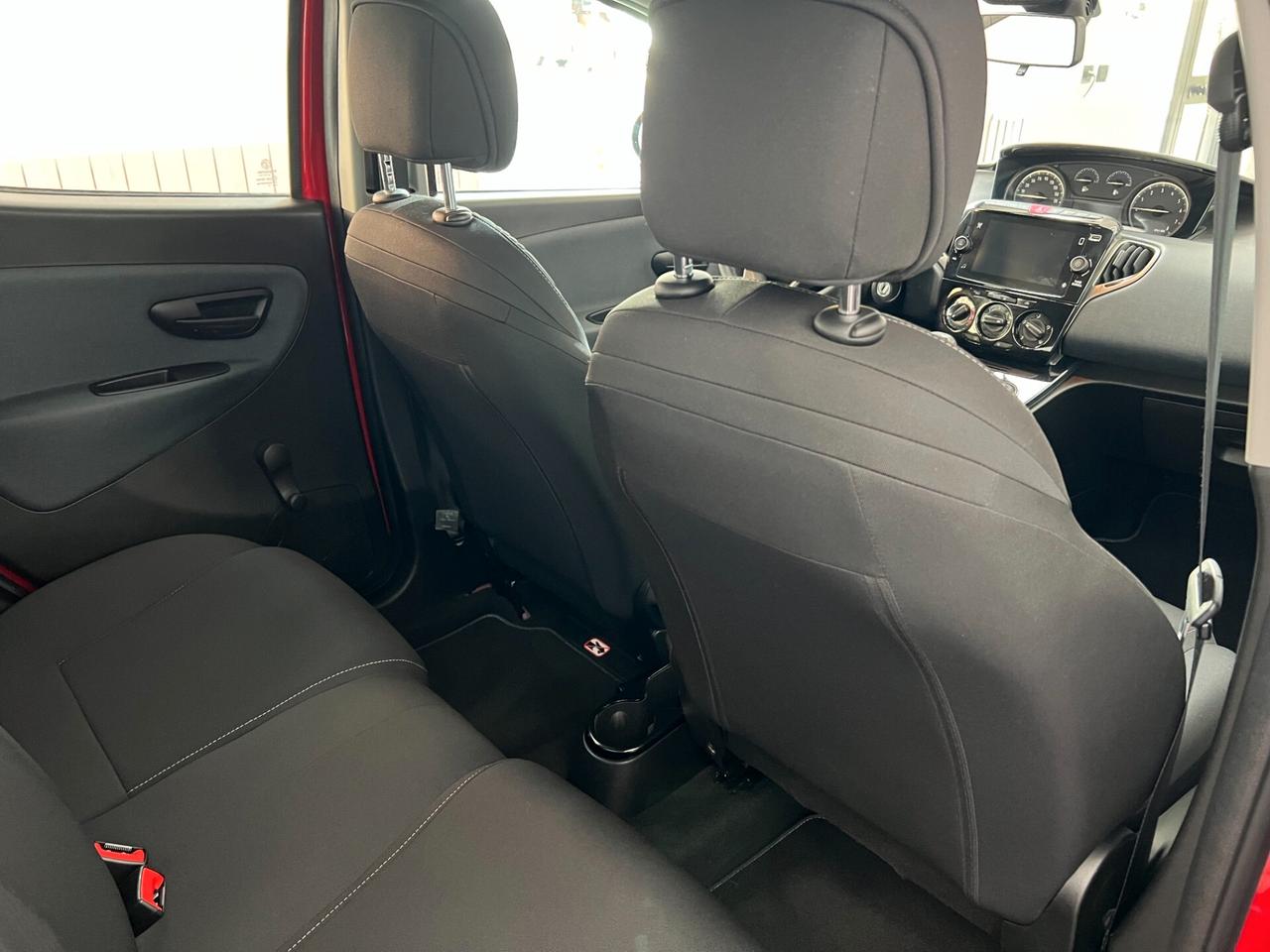 LANCIA YPSILON 1.0 70 CV HYBRID GOLD €185/MESE
