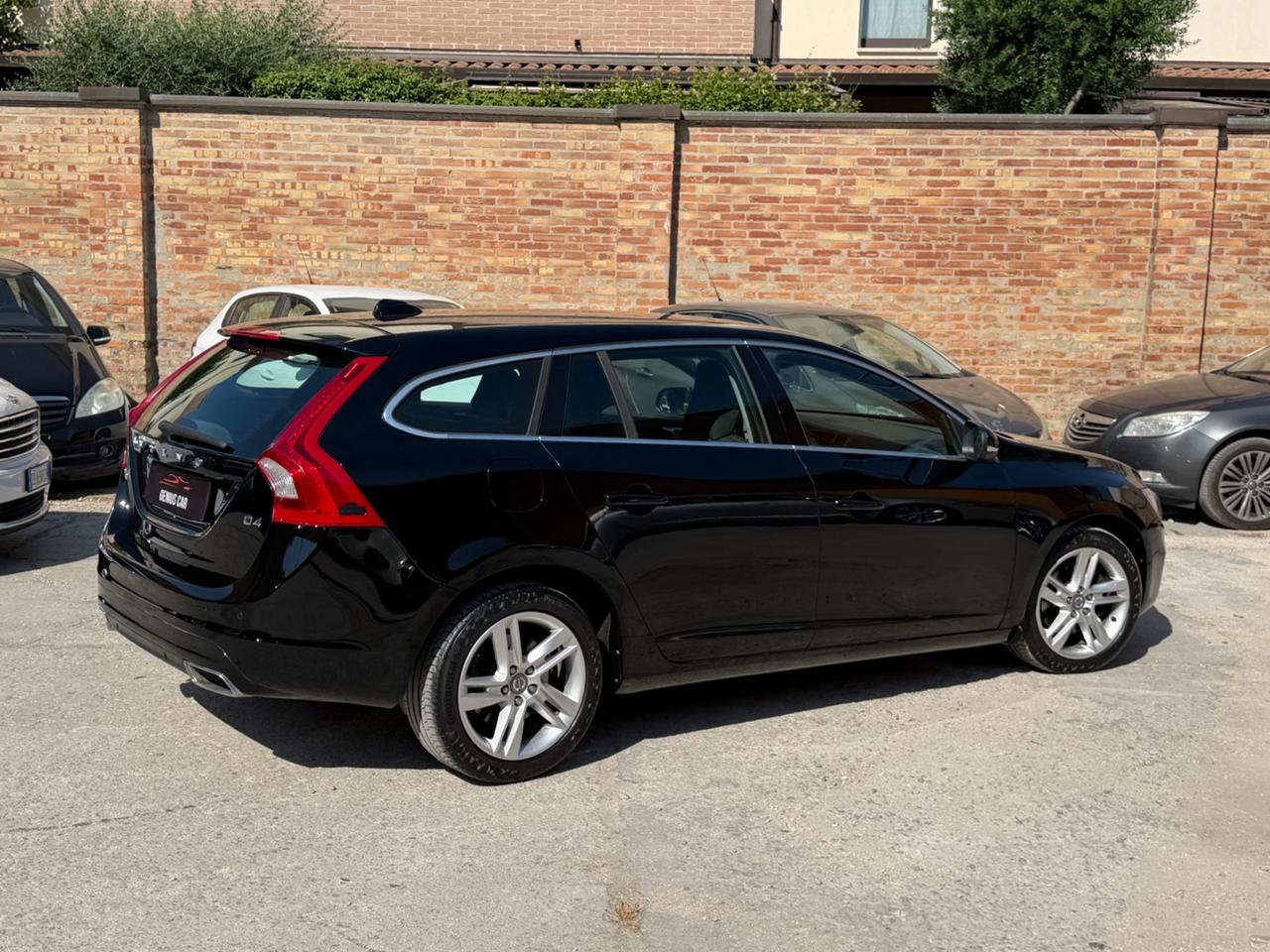 Volvo V60 D4 R-design Momentum
