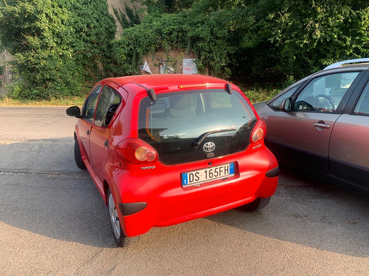 Toyota Aygo benz-5 porte neo patentati, frizione dischi e pastiglie nuovi, anno 2008, accessoriata , 196000 km