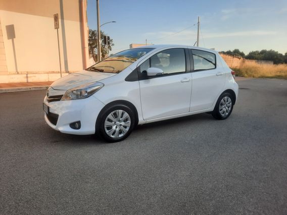 Toyota Yaris 1.3 5 porte Lounge Multidrive S