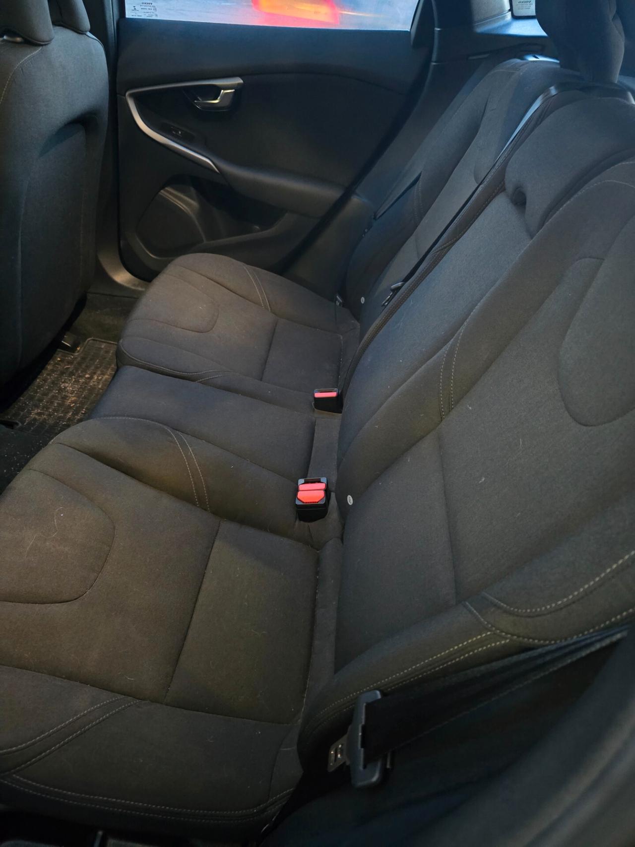 Volvo V40 D2 R design 2016 euro6 UNICOPROP