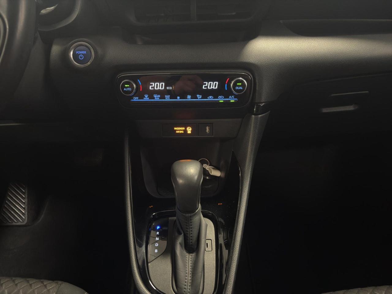 Toyota Yaris 1.5h Lounge